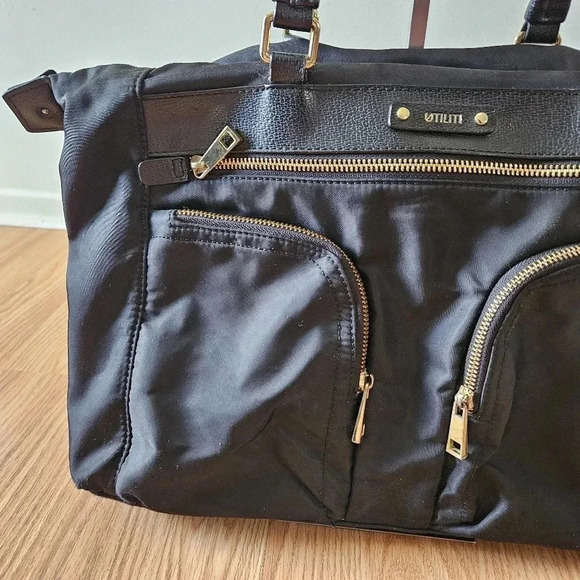 Utiliti Nylon Black Zipper Shoulder Bag. - Picture 6 of 7